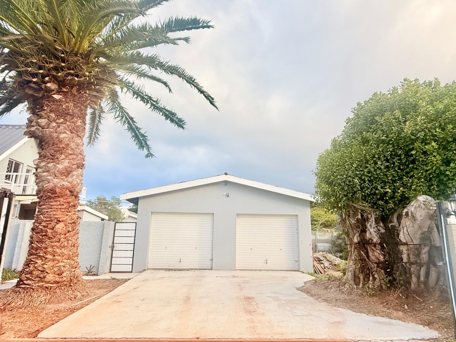 5 Bedroom Property for Sale in Sandbaai Western Cape
